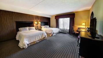 Zimmer, 2 Queen-Betten, barrierefrei, Nichtraucher | Schreibtisch, Verdunkelungsvorhänge, Bügeleisen/Bügelbrett