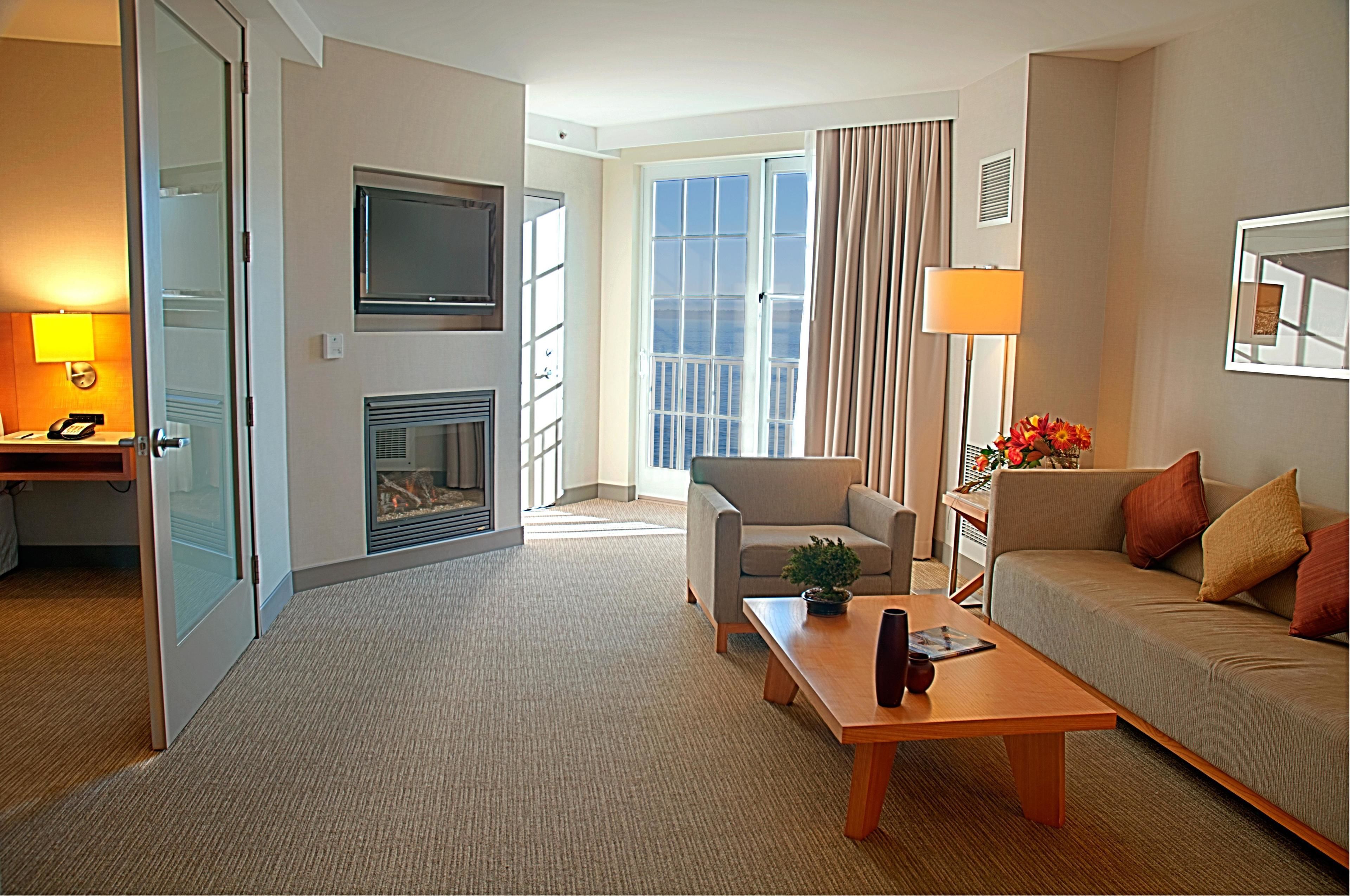suite, 1 bedroom, balcony, ocean view | 1 bedroom, in-room safe, desk, blackout curtains