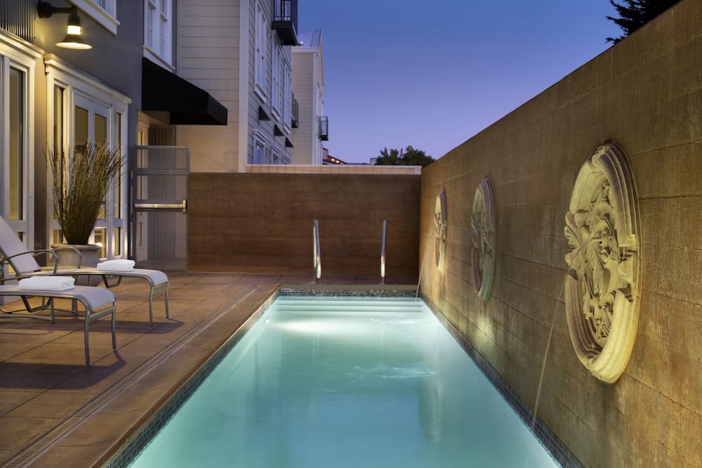 luxury hotels in Monterey