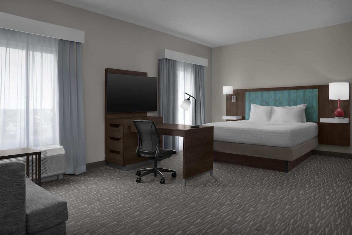 Studio, 1 King Bed with Sofa bed, Non Smoking | In-room safe, iron/ironing board, free cribs/infant beds