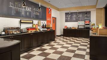 Esmorzar diari d'estil bufet gratuït