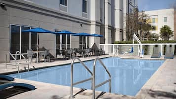 حمّام سباحة خارجي