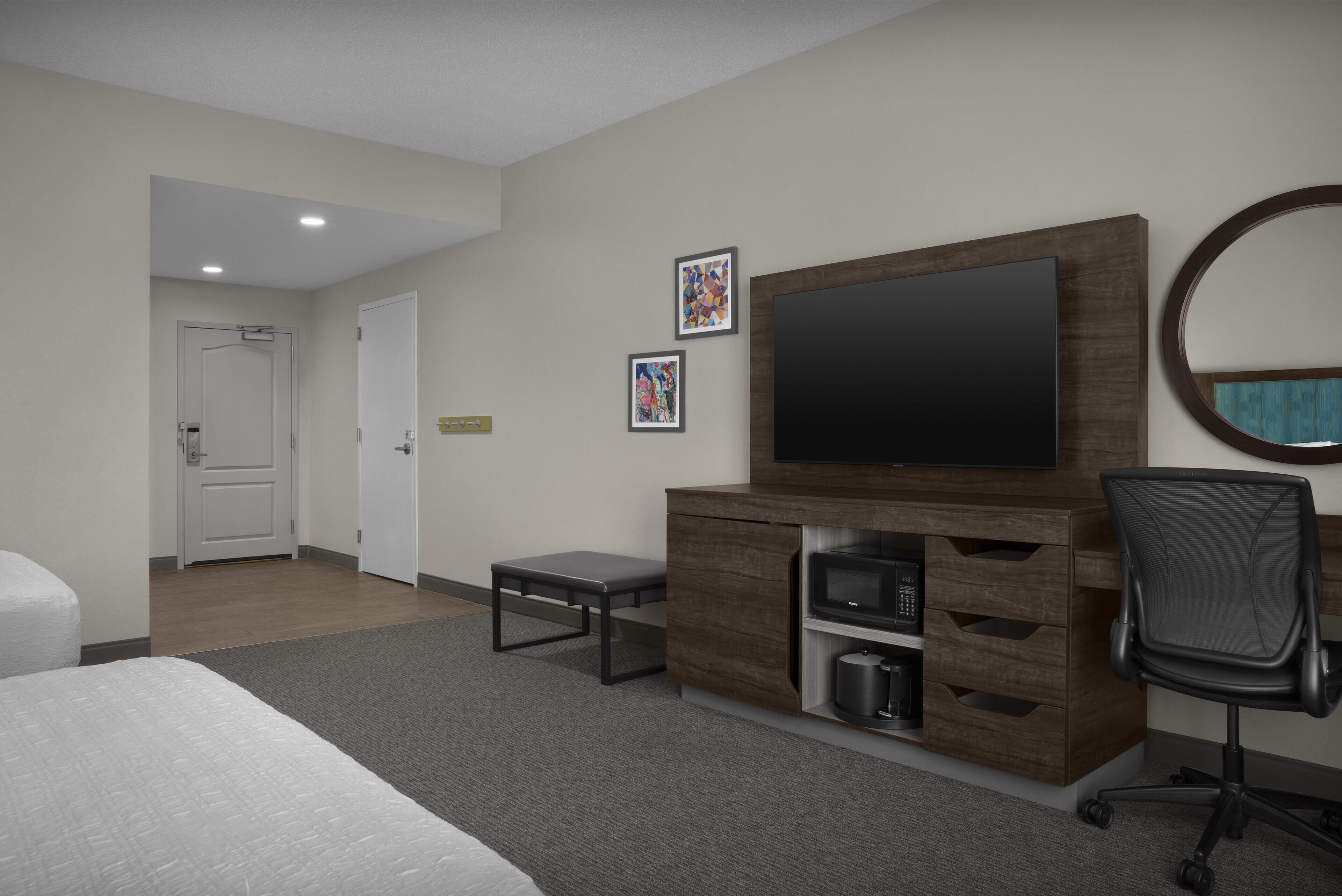 Safe på rommet, strykejern/-brett og barnesenger (inkludert)