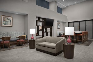 Lobby - Hampton Inn & Suites Lakeland-South Polk Parkway (Lakeland)