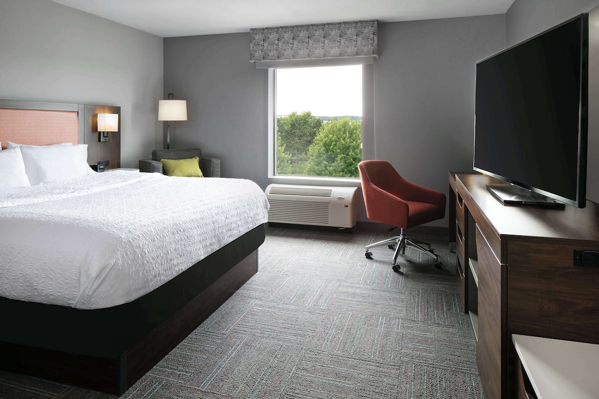 Premium bedding, Tempur-Pedic beds, individually decorated