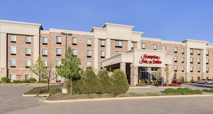Hampton Inn & Suites West Bend