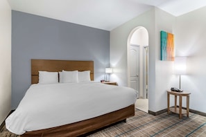 Premium bedding, individually furnished, desk, free WiFi - MainStay Suites Port Arthur - Beaumont South (Port Arthur)