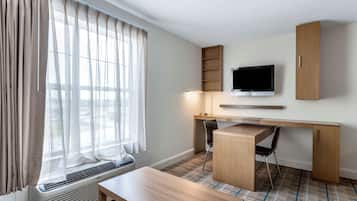 Suite - 1 kingsize-seng med sovesofa - ikke-ryger (Efficiency) | Premium-sengetøj, individuel indretning, skrivebord, gratis Wi-Fi