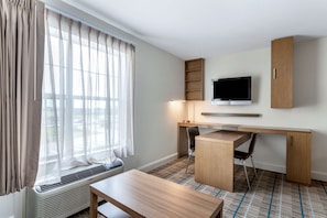 Suite, 1 King-Bett und Schlafsofa, Nichtraucher (Efficiency) | Hochwertige Bettwaren, individuell eingerichtet, Schreibtisch