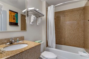 Premium bedding, individually furnished, desk, free WiFi - MainStay Suites Port Arthur - Beaumont South (Port Arthur)