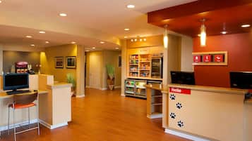 Lobby lounge
