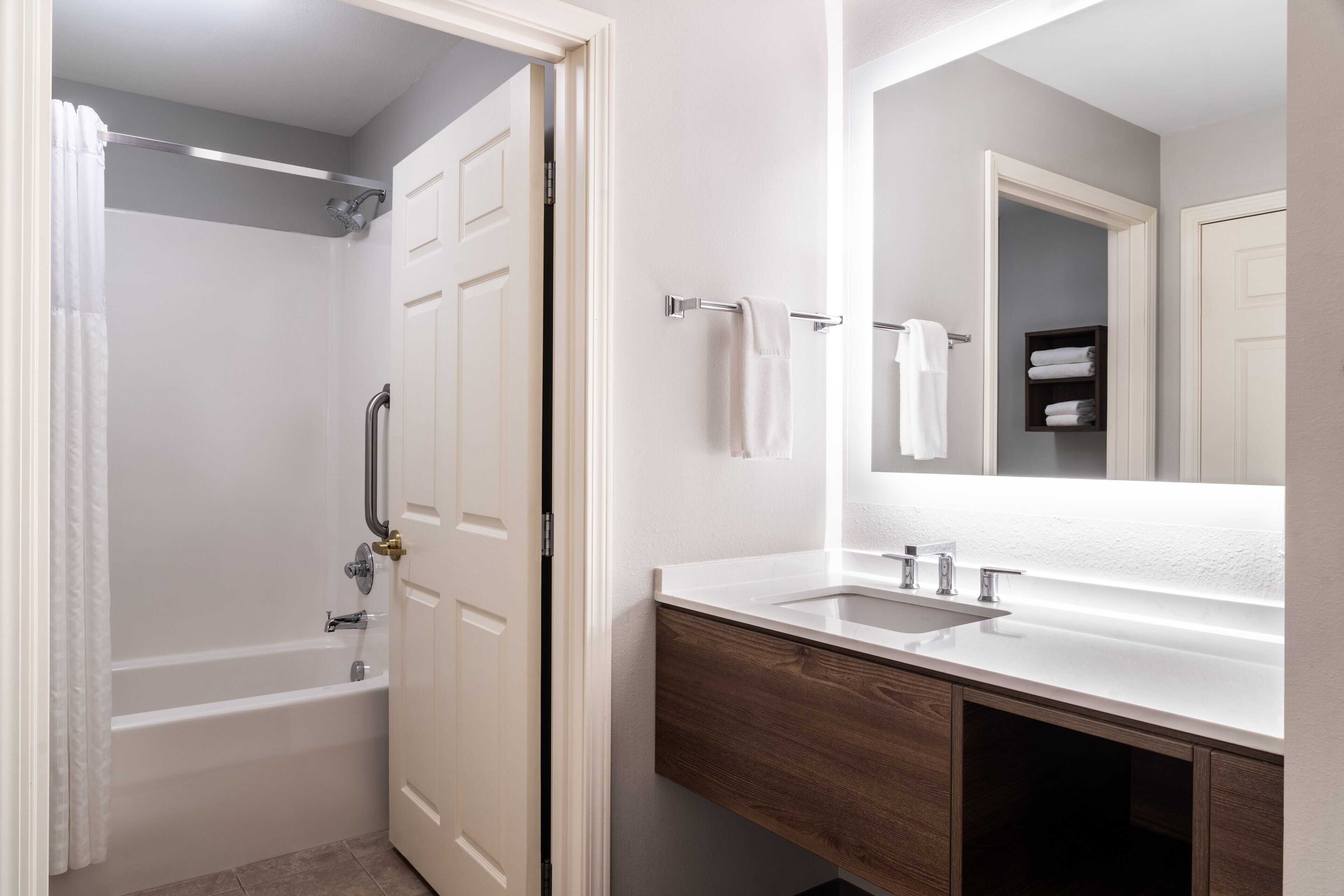 1 bedroom, in-room safe, desk, iron/ironing board