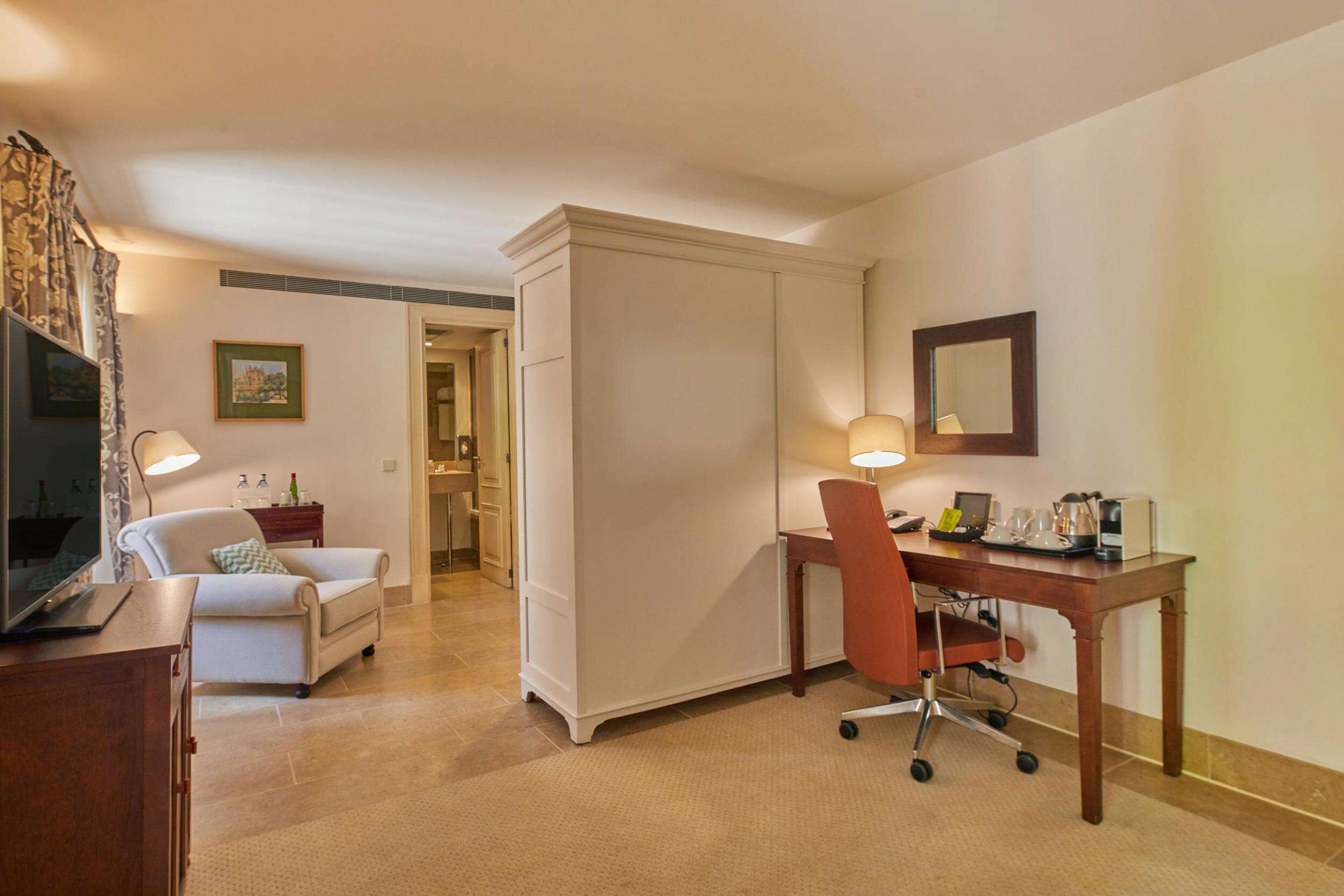 1 bedroom, premium bedding, minibar, in-room safe