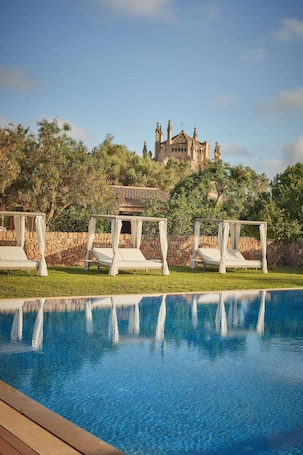 Una piscina techada, 2 piscinas al aire libre. Zoetry Mallorca Wellness & Spa