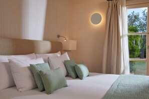 Premium bedding, minibar, in-room safe, individually decorated - Zoetry Mallorca Wellness & Spa (Llucmajor)