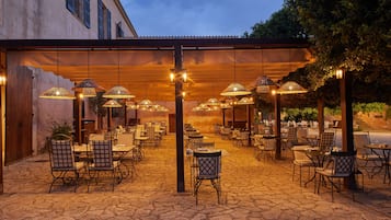 4 Restaurants, Frühstück, Abendessen, mediterrane Küche