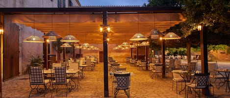 4 restaurants, breakfast, dinner served; Mediterranean cuisine