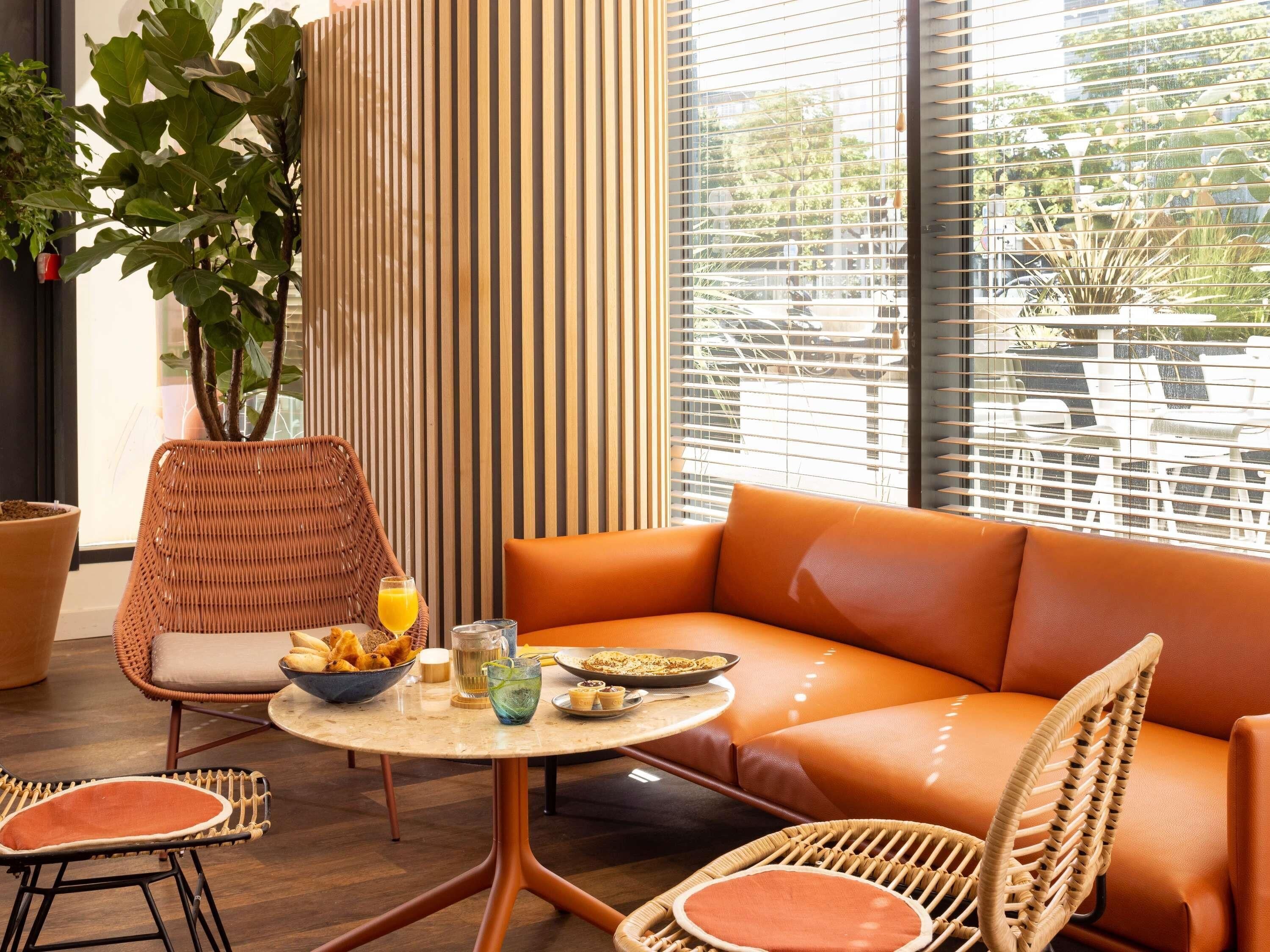 Tägliches Frühstücksbuffet (14.9 EUR pro Person)