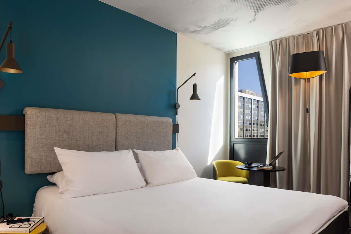 Premium bedding, desk, blackout curtains, soundproofing