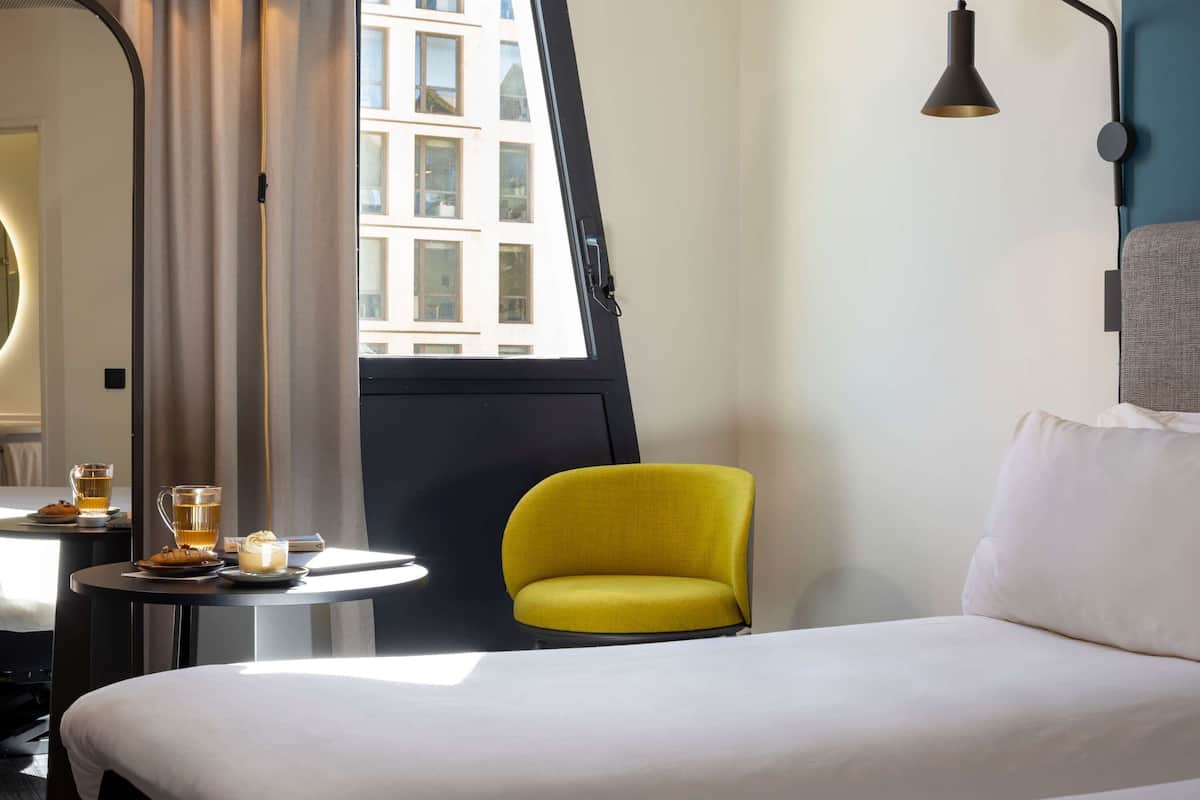 Premium bedding, desk, blackout curtains, soundproofing