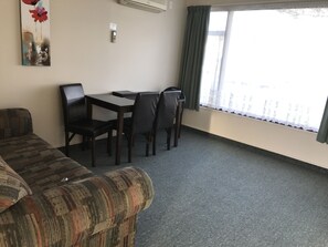 Deluxe Apartment, 2 Bedrooms, Private Bathroom | Living room