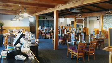 Kontinental frukost varje dag (NZD 13.00 per person)