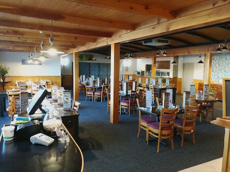 Daily continental breakfast (NZD 13.00 per person). Ascot Oamaru Motel