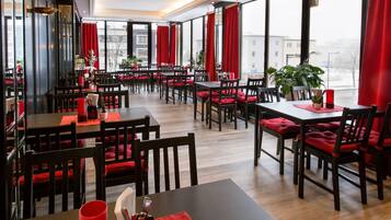 Petit déjeuner buffet (19.90 EUR par personne)