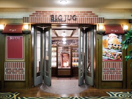 4 间餐厅，供应早餐、午餐和晚餐，法国菜