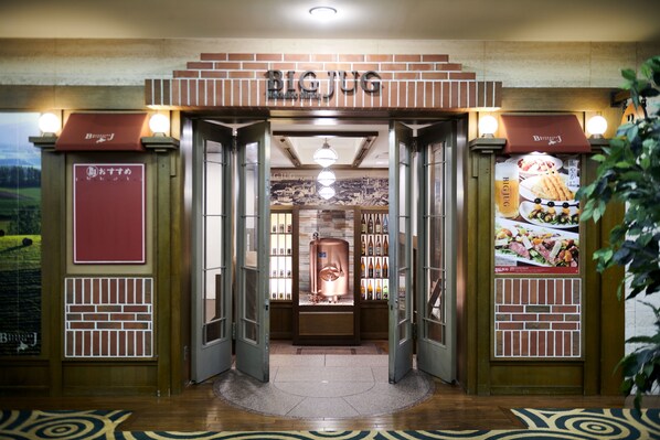 4 restaurants, breakfast, lunch, dinner served; French cuisine