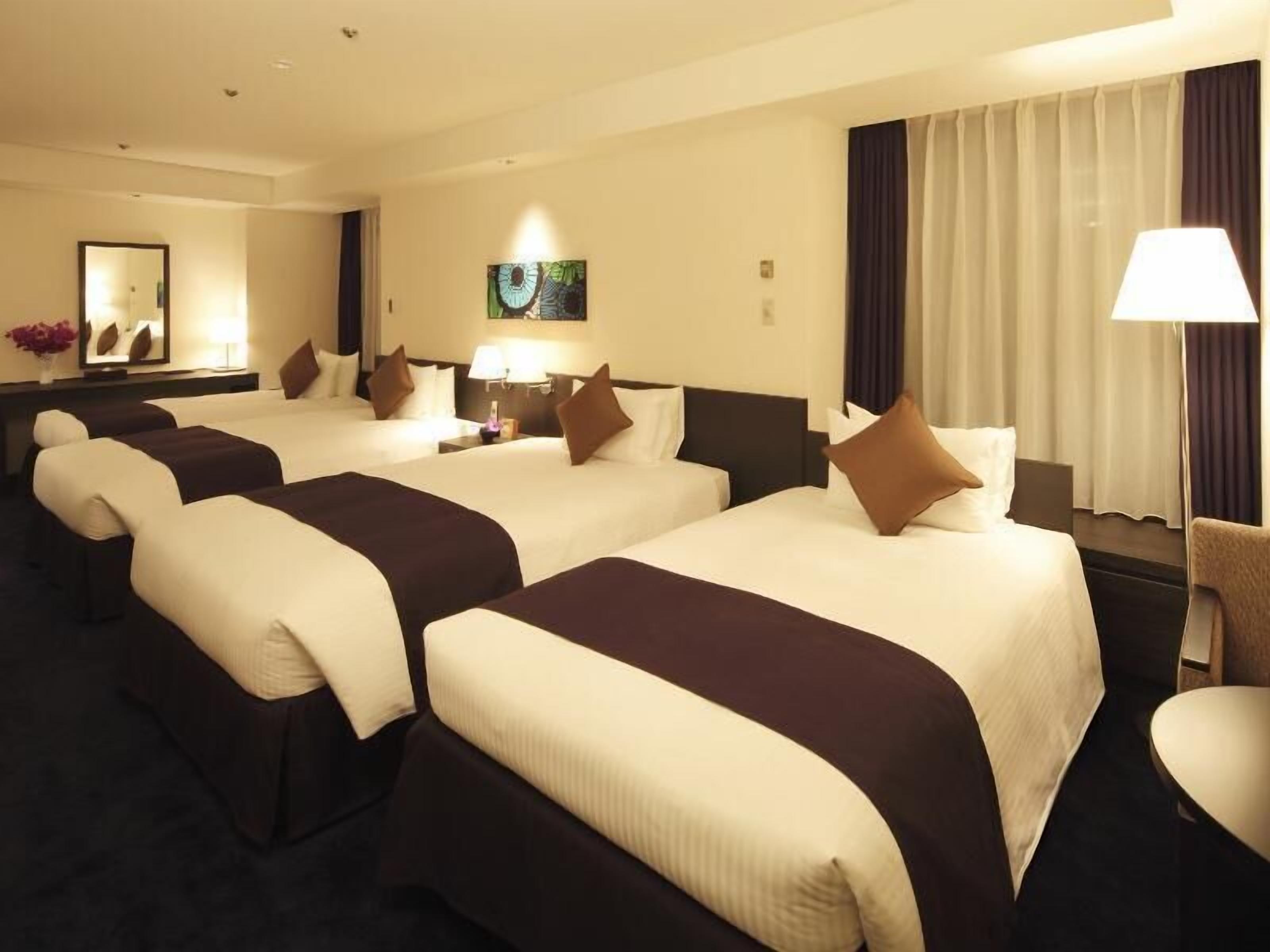 Selimut bulu angsa dan dilengkapi dengan perabotan berbeda-beda