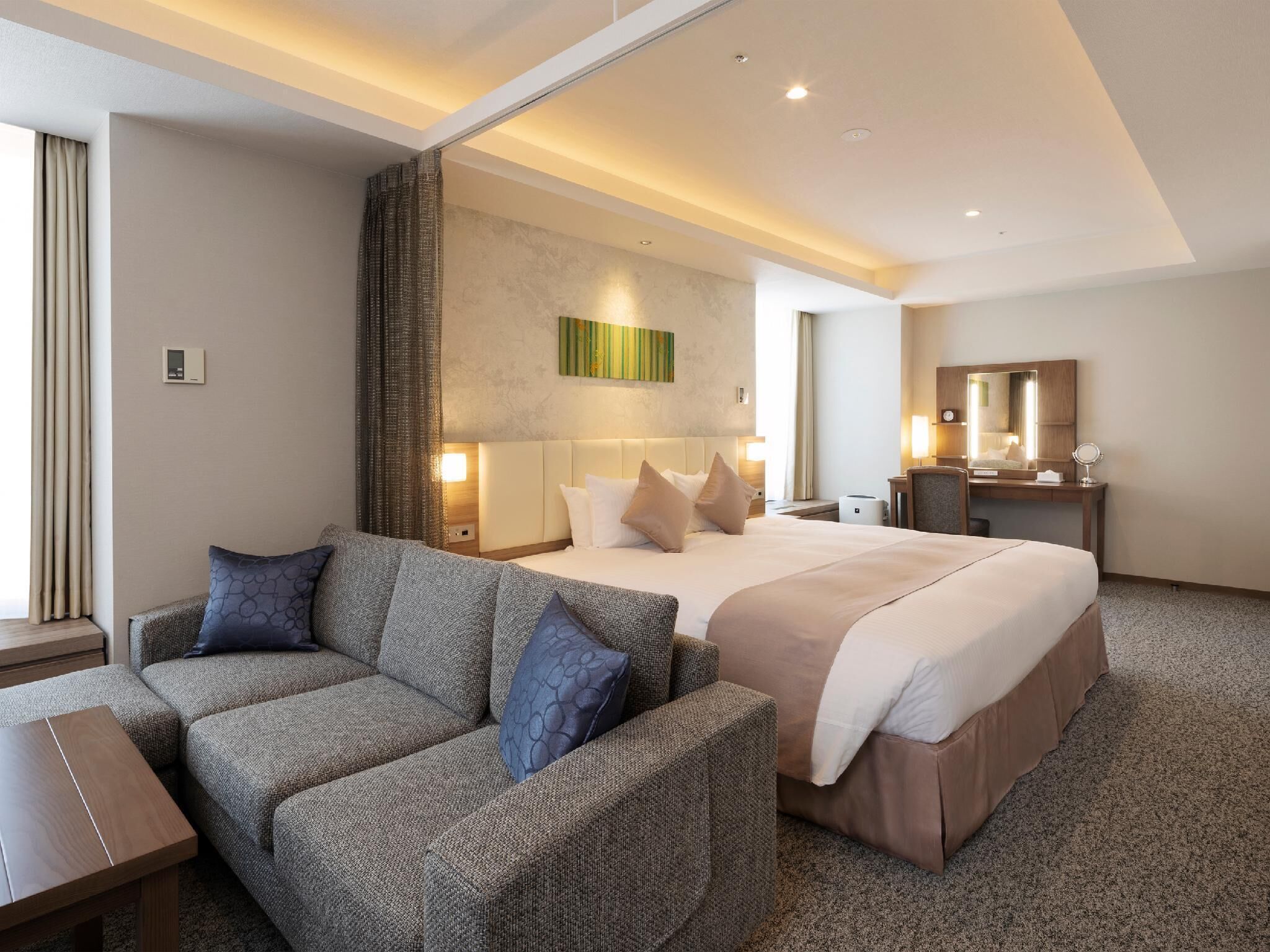 Selimut bulu angsa dan dilengkapi dengan perabotan berbeda-beda