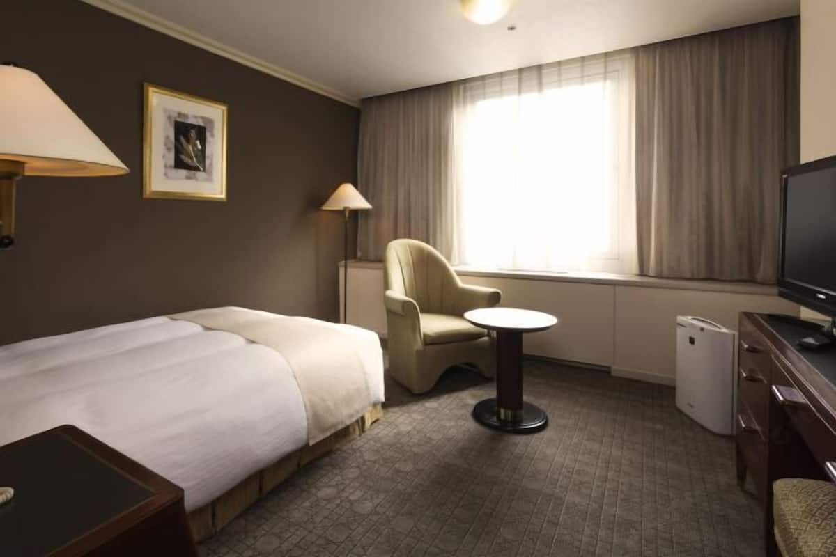 Down comforters, individually furnished, blackout drapes, free WiFi