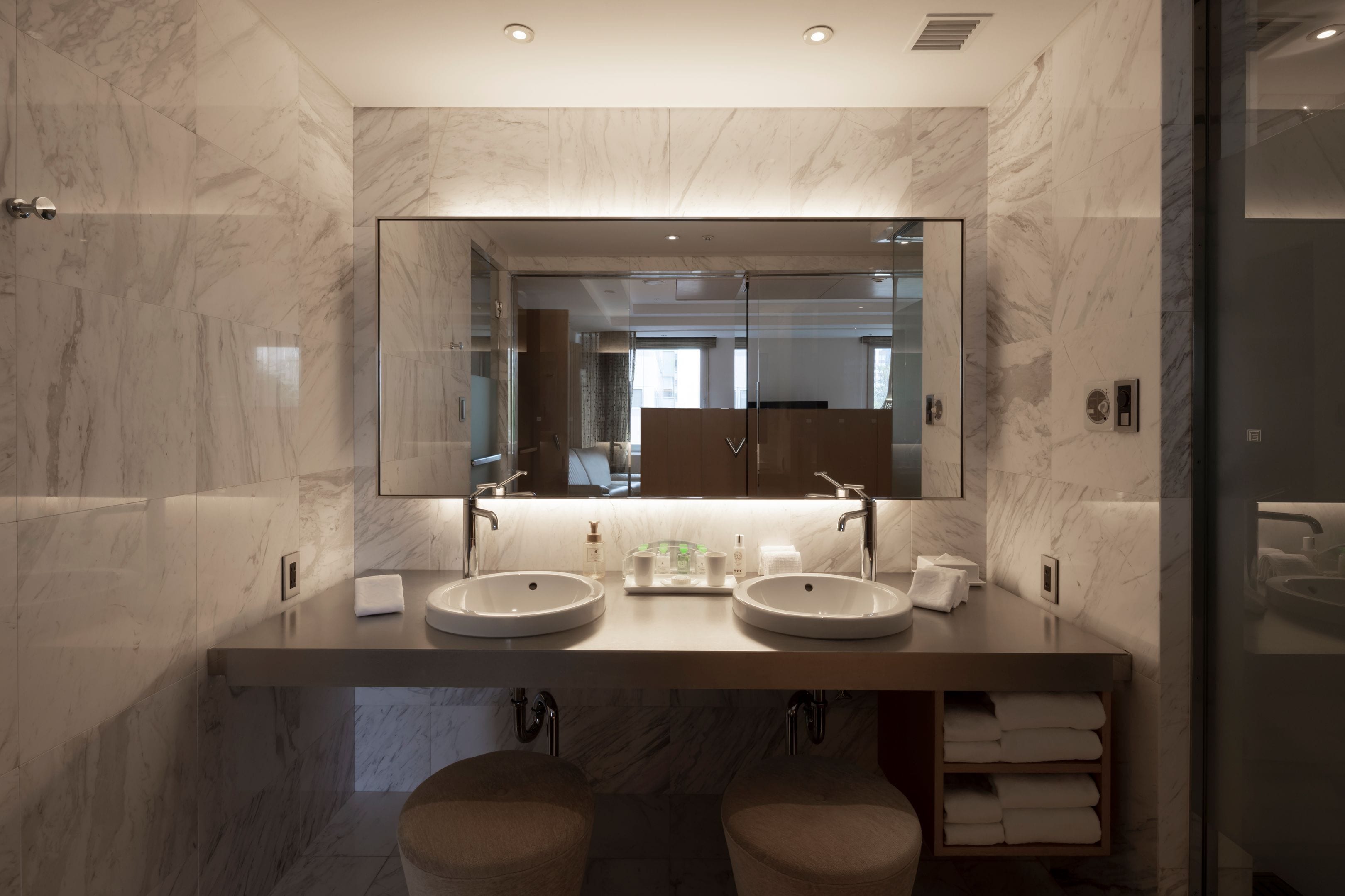 [grand in grand] presidential suite room/lounge access, non smoking | down duvets, individually furnished, blackout curtains, free wifi