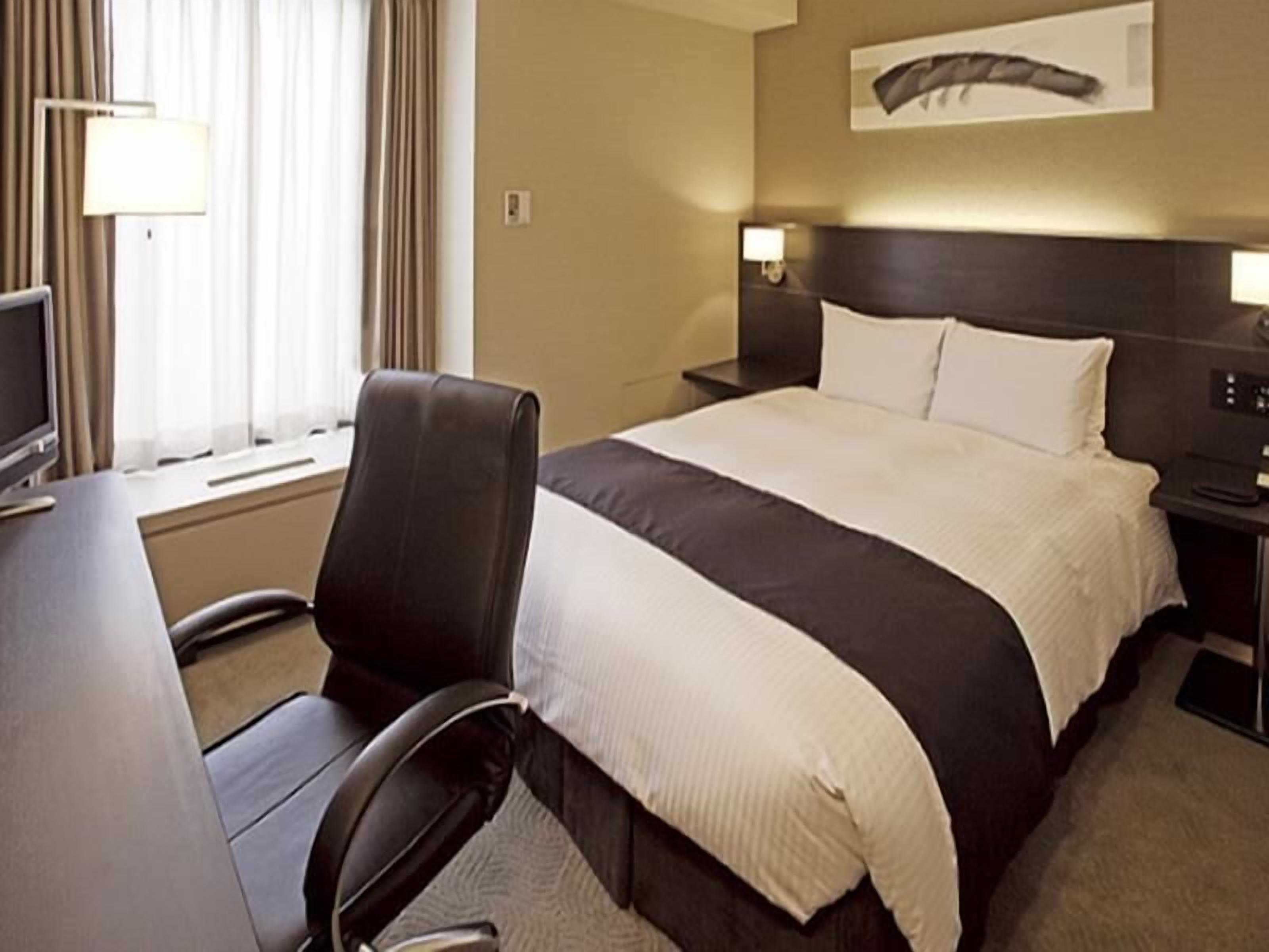 Selimut bulu angsa dan dilengkapi dengan perabotan berbeda-beda