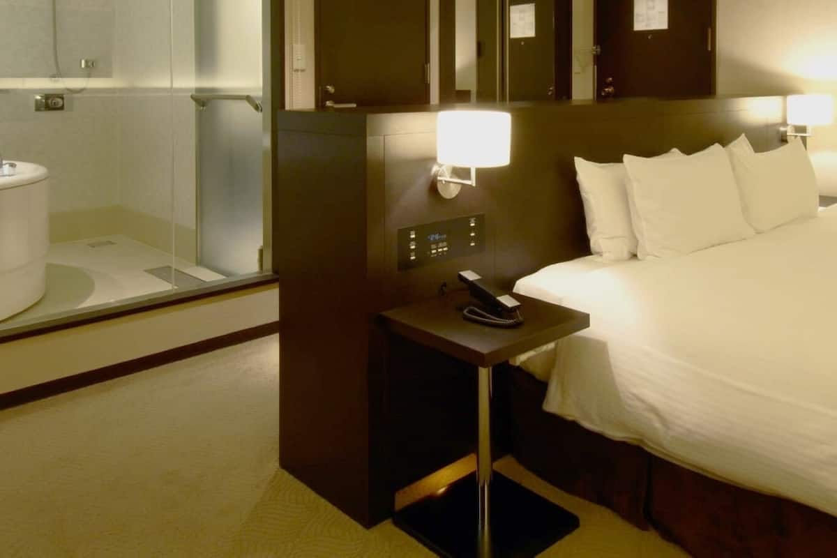 Executive Floor Deluxe Double Room/lounge access, Non Smoking | Down duvets, individually furnished, blackout curtains, free WiFi
