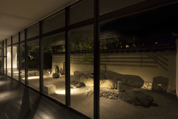 4 개의 레스토랑, 아침 식사, 점심 식사, 저녁 식사 제공(프랑스 요리)