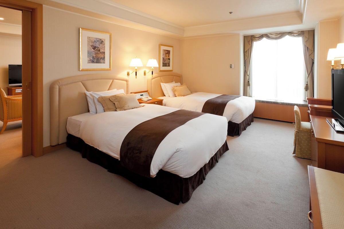Executive Floor Junior Suite (Twin Bed)/lounge access, Non Smoking | Down comforters, individually furnished, blackout drapes, free WiFi