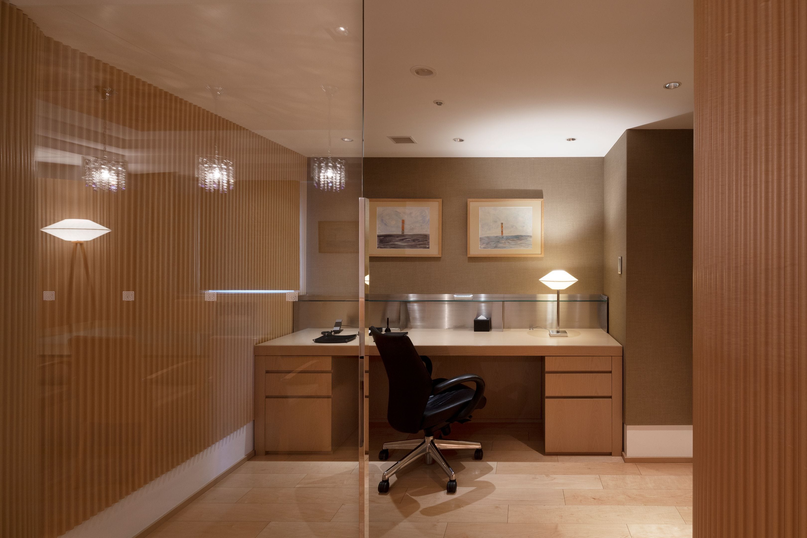 [grand in grand] presidential suite room/lounge access, non smoking | down duvets, individually furnished, blackout curtains, free wifi