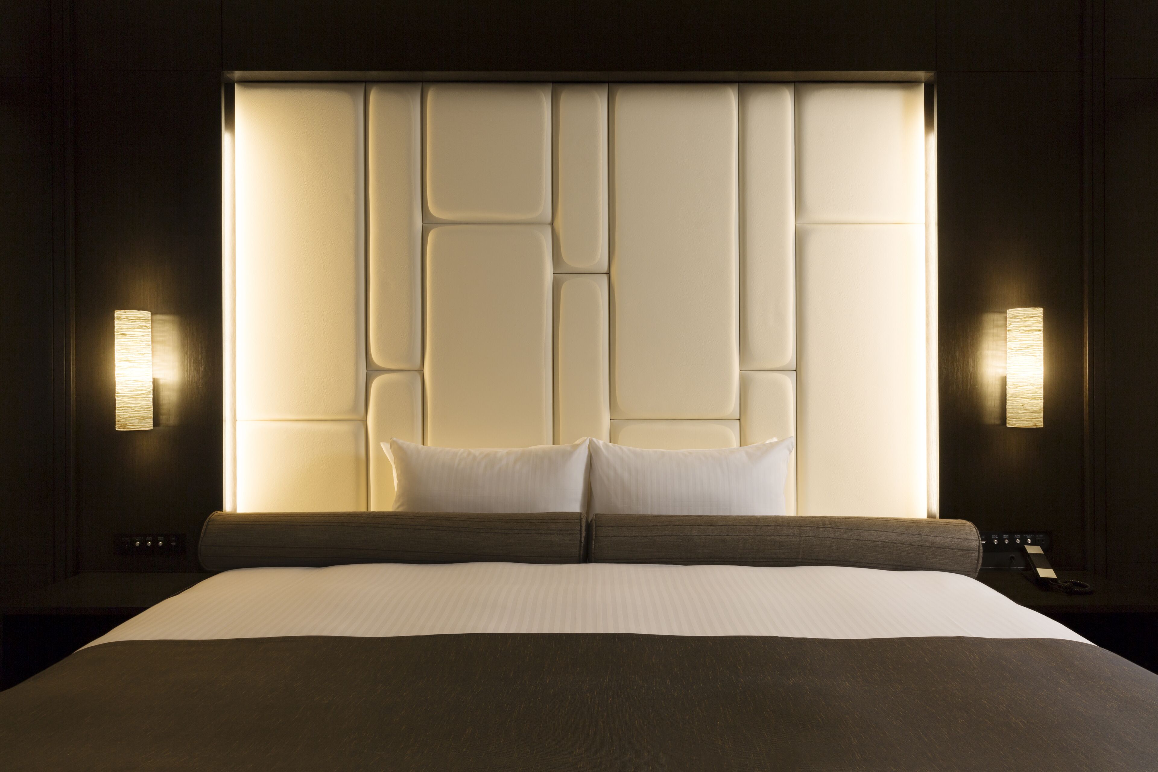 [grand in grand] junior suite (double bed)/lounge access, non smoking | down duvets, individually furnished, blackout curtains, free wifi