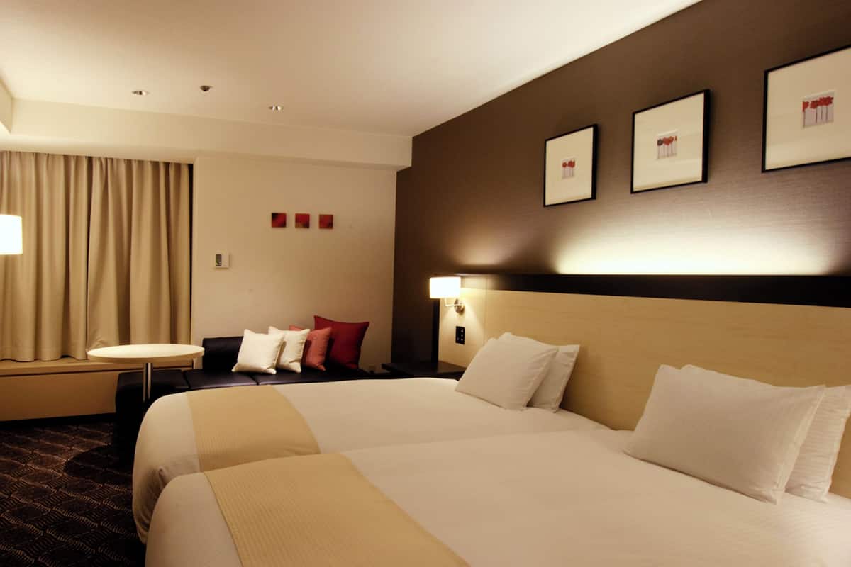 Executive Floor Hollywood Twin Room/lounge access, Non Smoking | Down comforters, individually furnished, blackout drapes, free WiFi