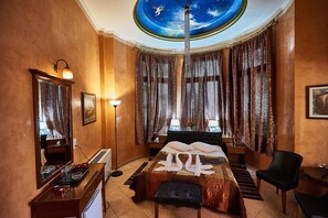 Suite | Skrivebord, strykejern/-brett og barnesenger (inkludert)