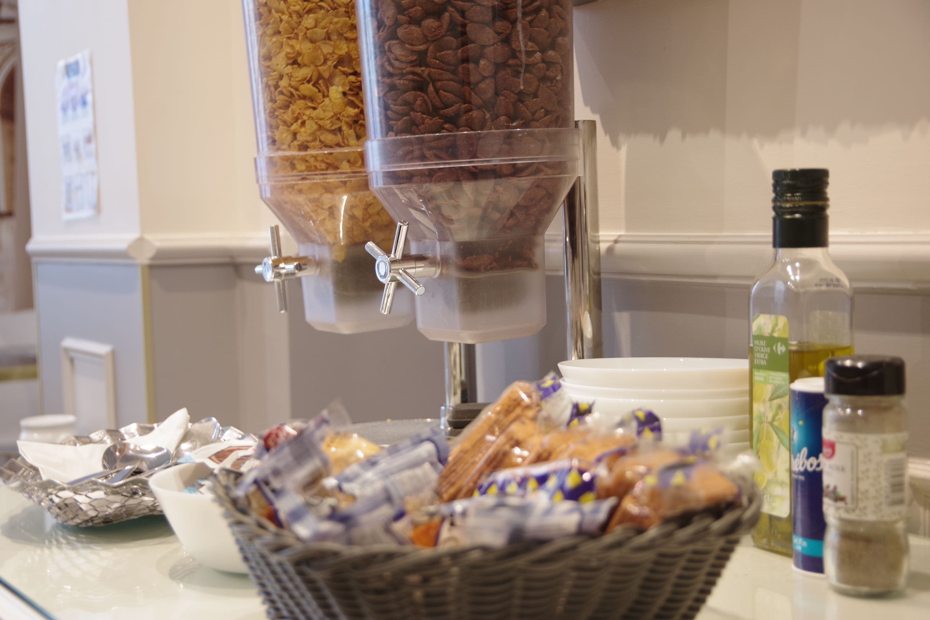 daily continental breakfast (eur 9.50 per person)