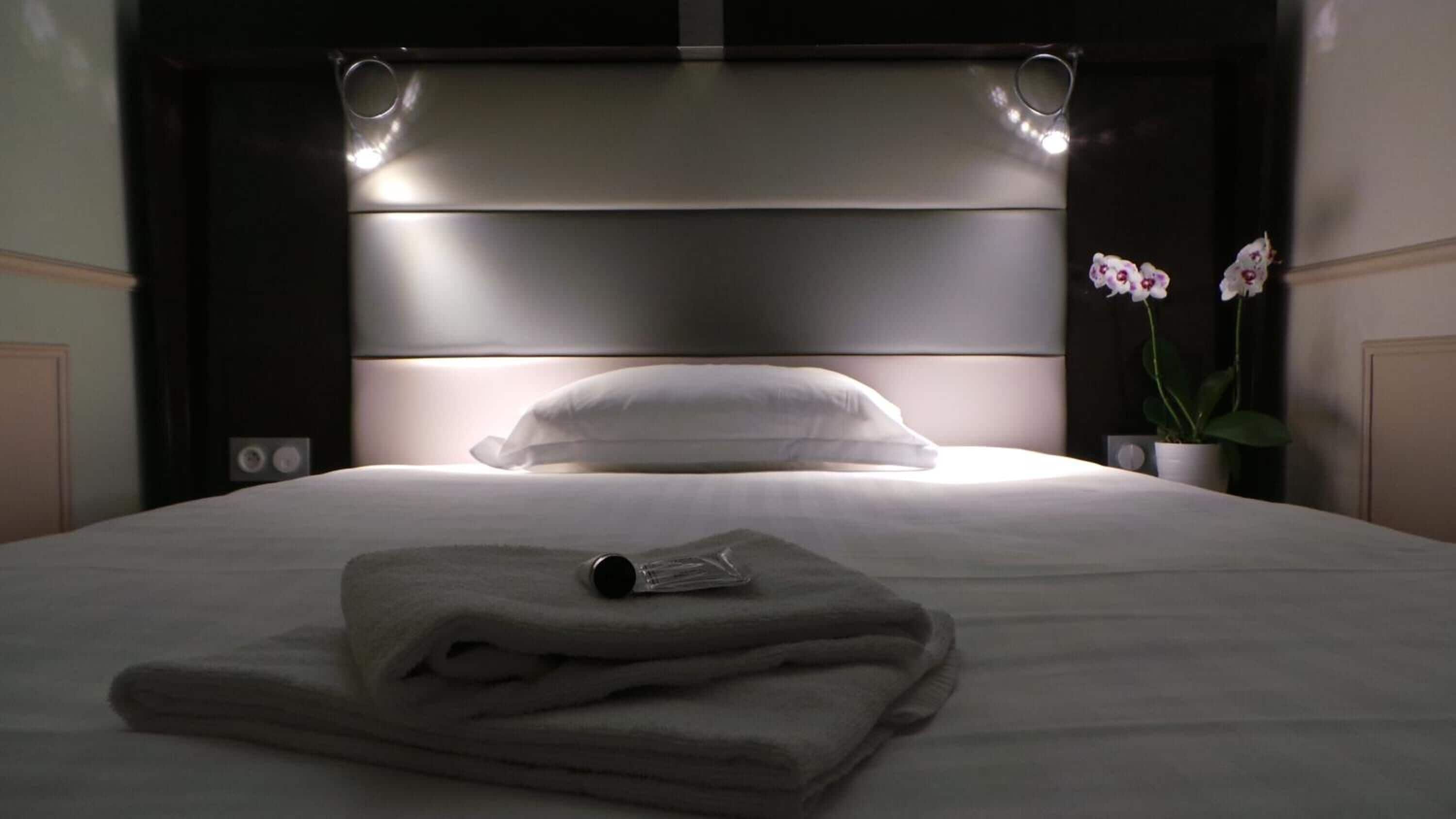 premium bedding, in-room safe, laptop workspace, blackout curtains