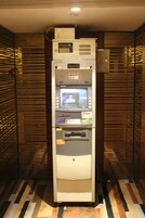 敷地内の ATM