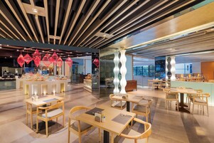 Daily to-go breakfast (CNY 218 per person)