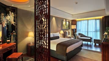 Presidential Suite | Down comforters, minibar, in-room safe, desk