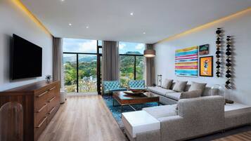 Royal-Suite, 1Â King-Bett (Island) | Wohnzimmer | 55-Zoll-Flachbildfernseher mit Kabelempfang, Fernseher