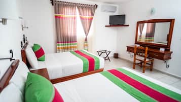 Habitación estándar doble, 2 camas dobles | Vistas desde la habitación