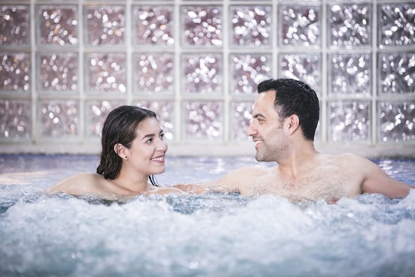 Hot tub, body treatments, hydrotherapy, aromatherapy, hot stone massages